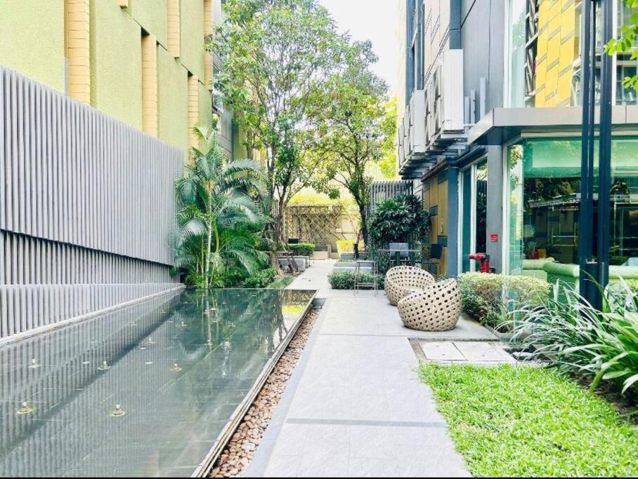 Sukhumvit 40 Two Bath Two Bedroom Two Balcony Apartment