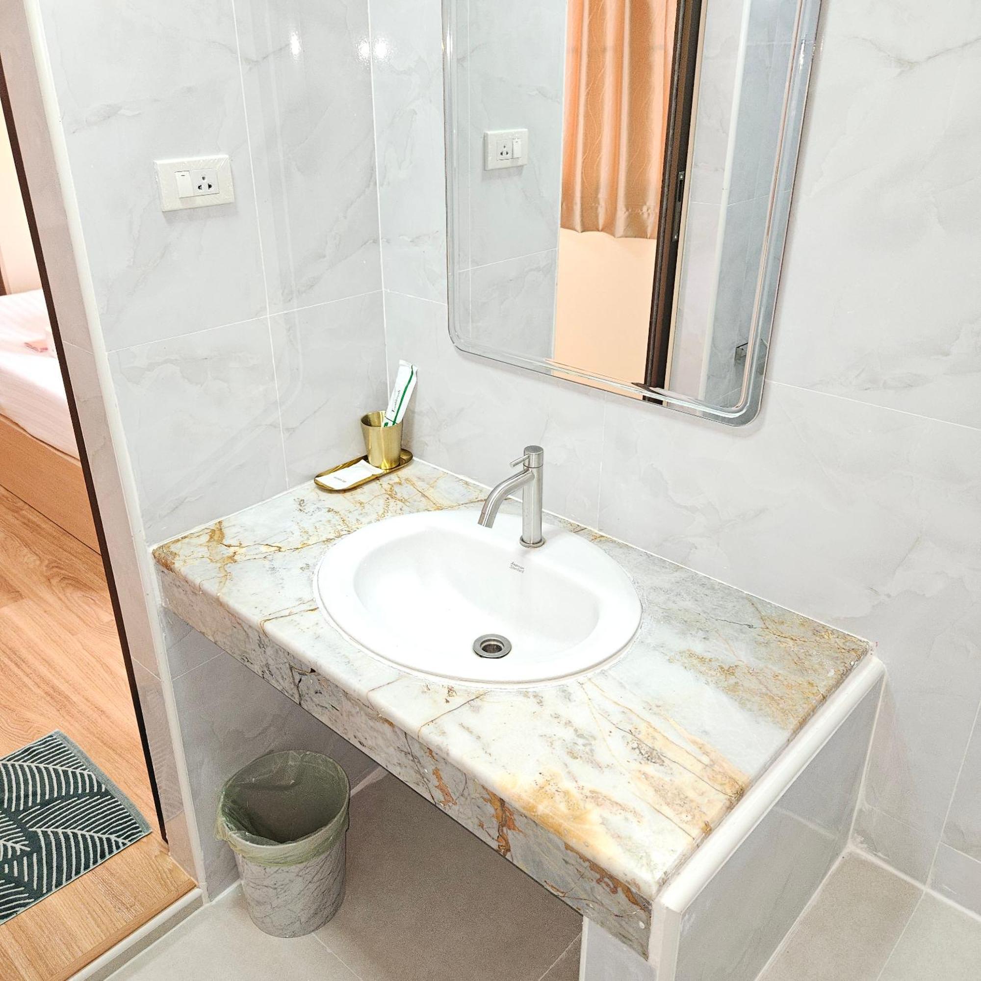 Omni 1bed #702a *