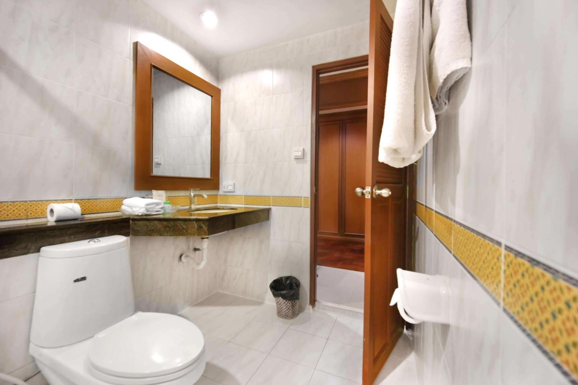 By Royal Ivory Nana Hotel Bangkok