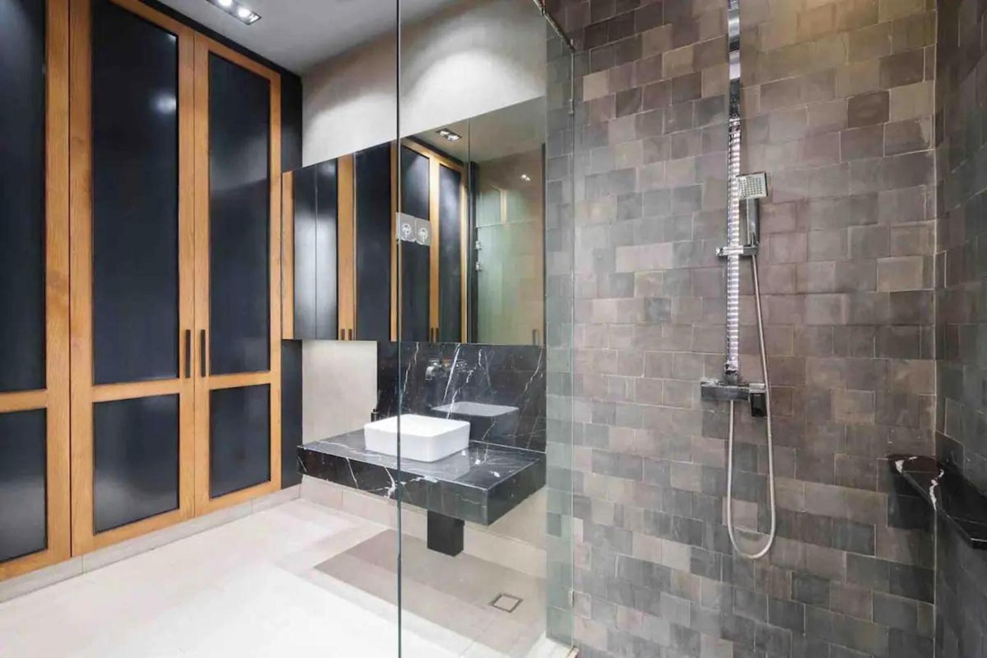 Luxury Pool With Jacuzzi & Lift By Thonglor