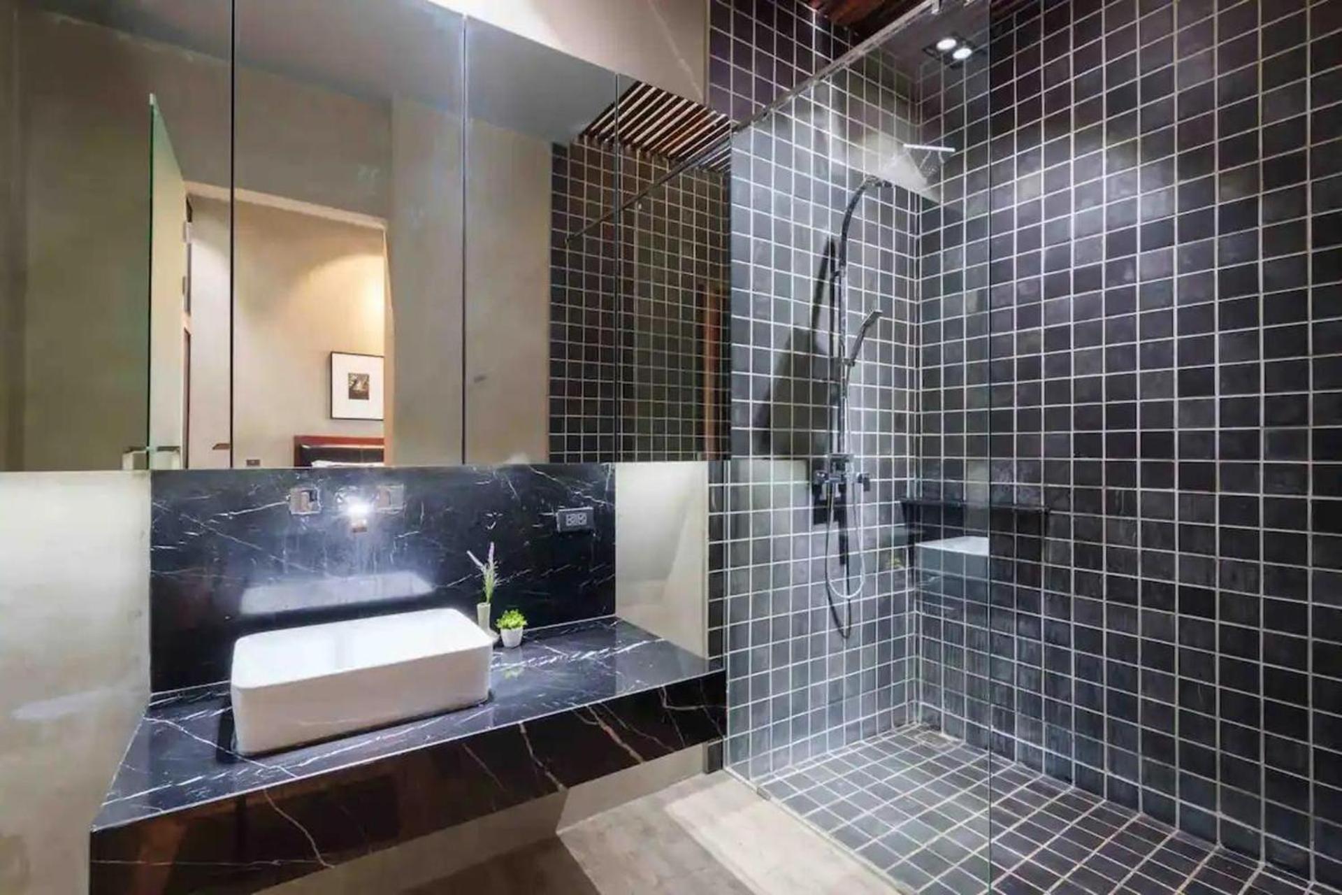 Villa Luxury Pool With Jacuzzi & Lift By Thonglor