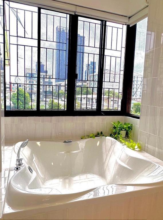 Meriton101 Hotel 2*