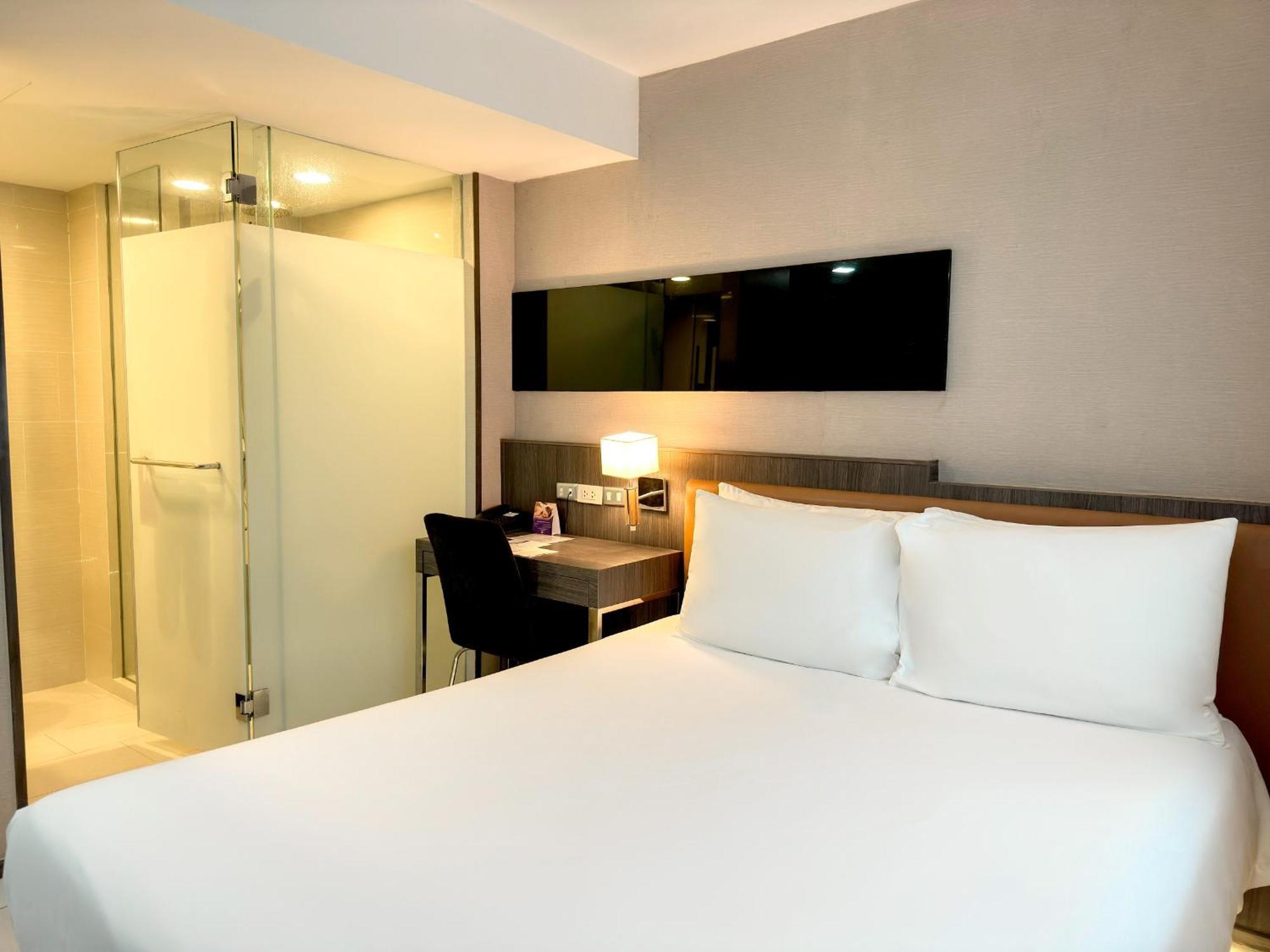 Ramada By Wyndham Sukhumvit 11 Hotel