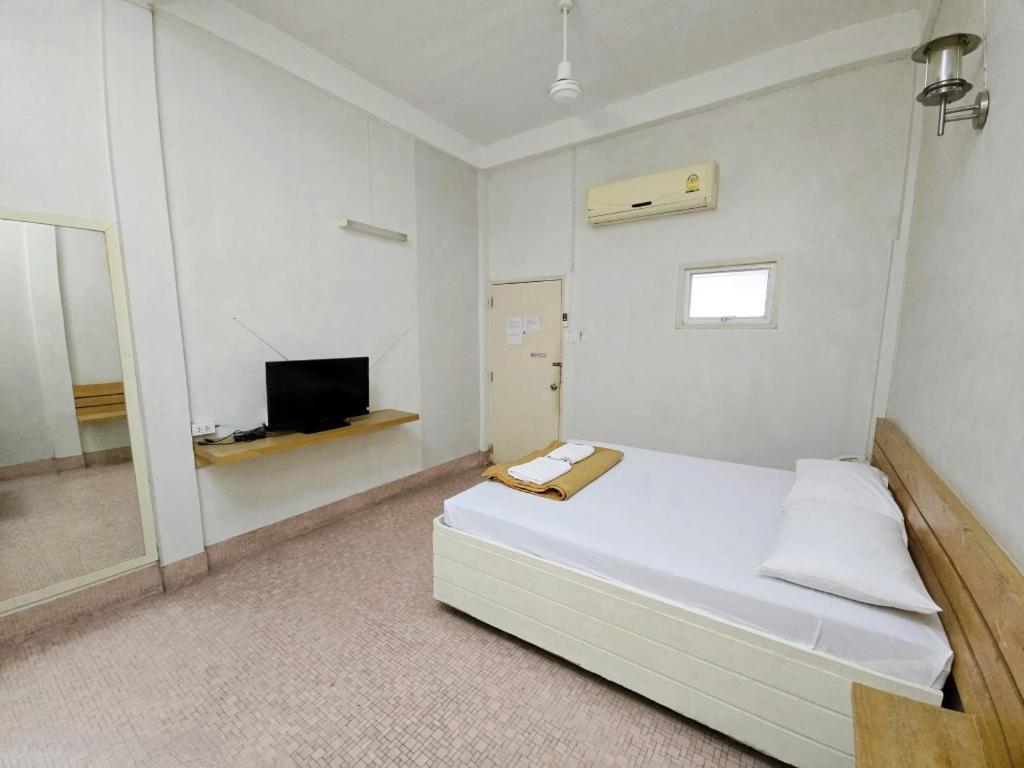 Rajata Hotel