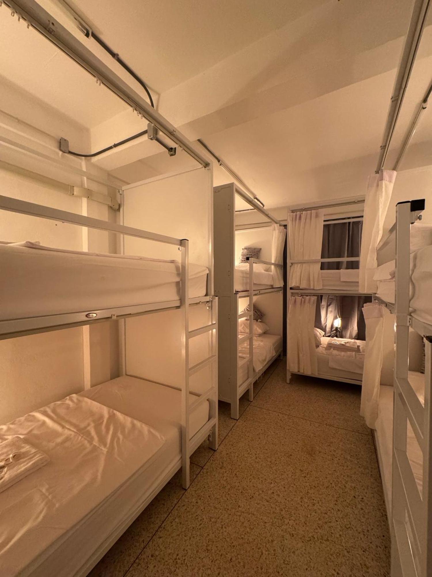 Twenty Two Place - Sukhumvit 22 Hostel Bangkok