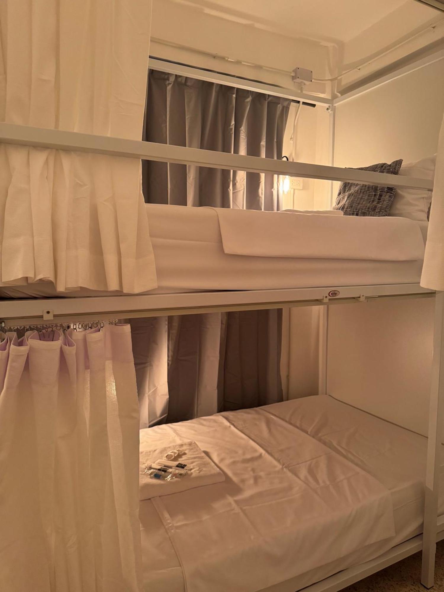 Twenty Two Place - Sukhumvit 22 Hostel Bangkok