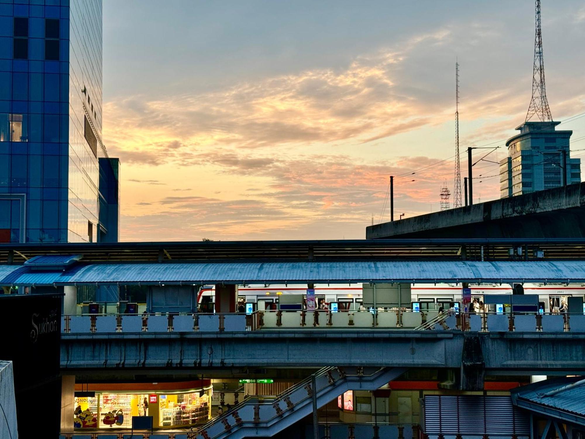 Avalan Phayathai Airport Link Khách sạn 4*