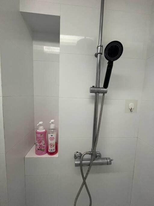 Cozy At Huai Khwang Close To Mrt Pangsapuri