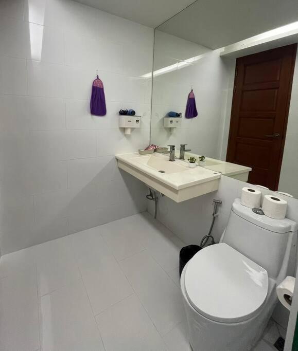 Cozy At Huai Khwang Close To Mrt Pangsapuri Bangkok
