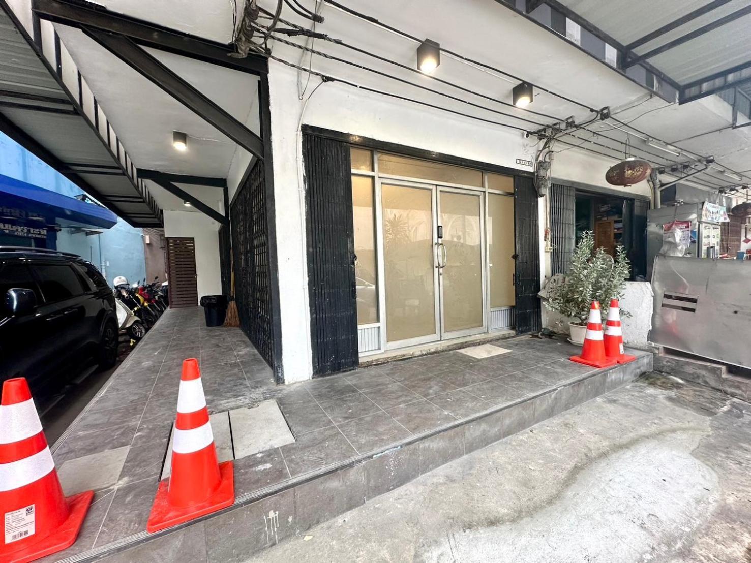 The White Den Chatuchak Albergue Banguecoque