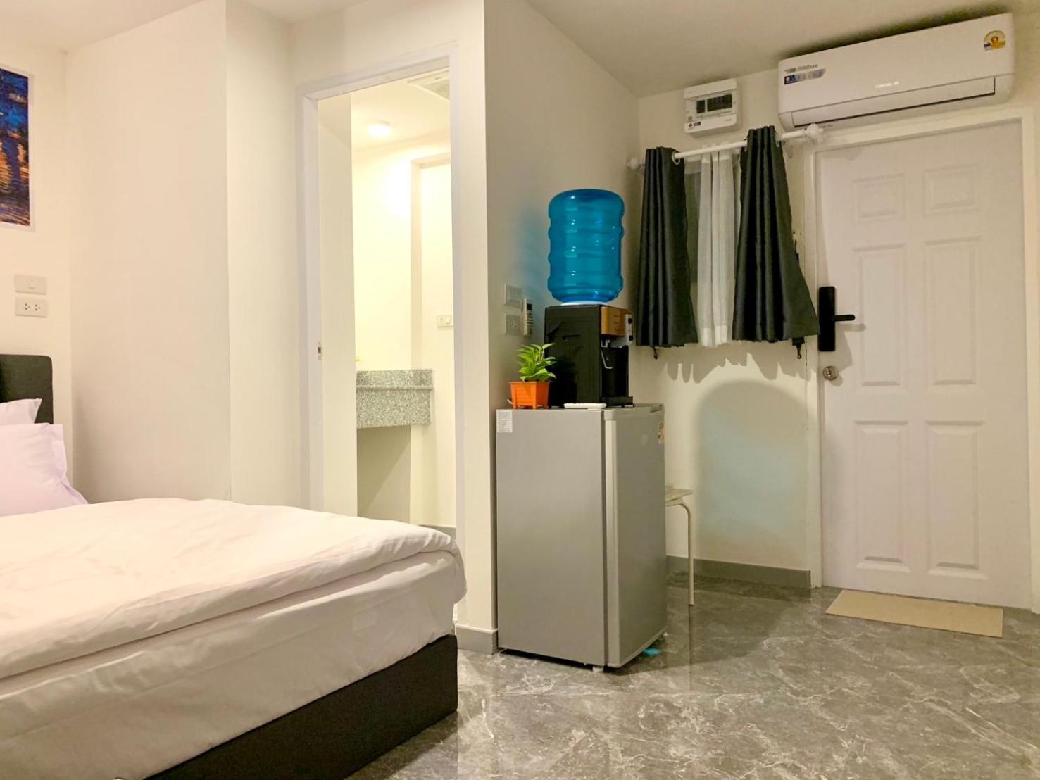 The White Den Chatuchak Albergue *