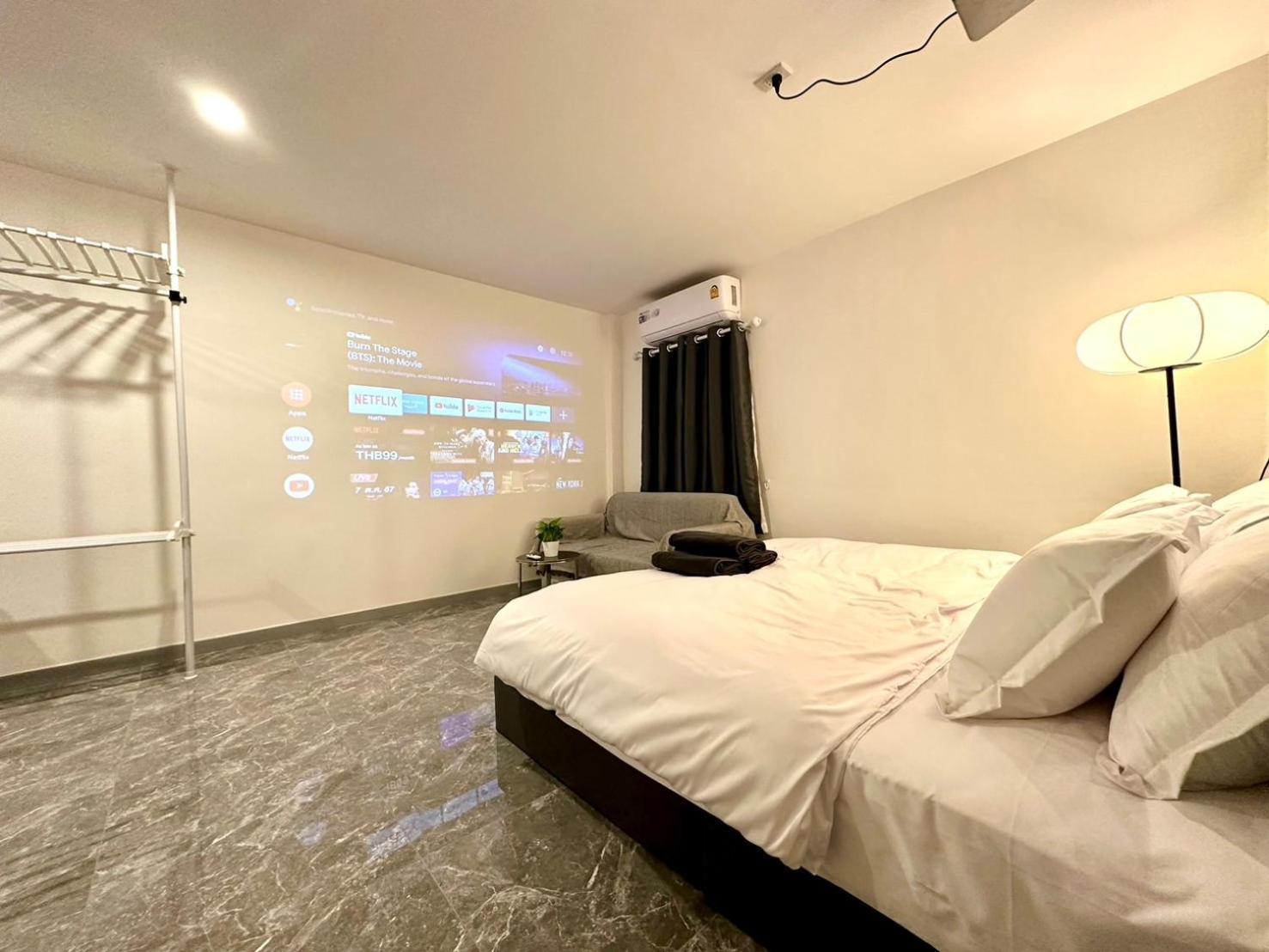 The White Den Chatuchak Albergue *