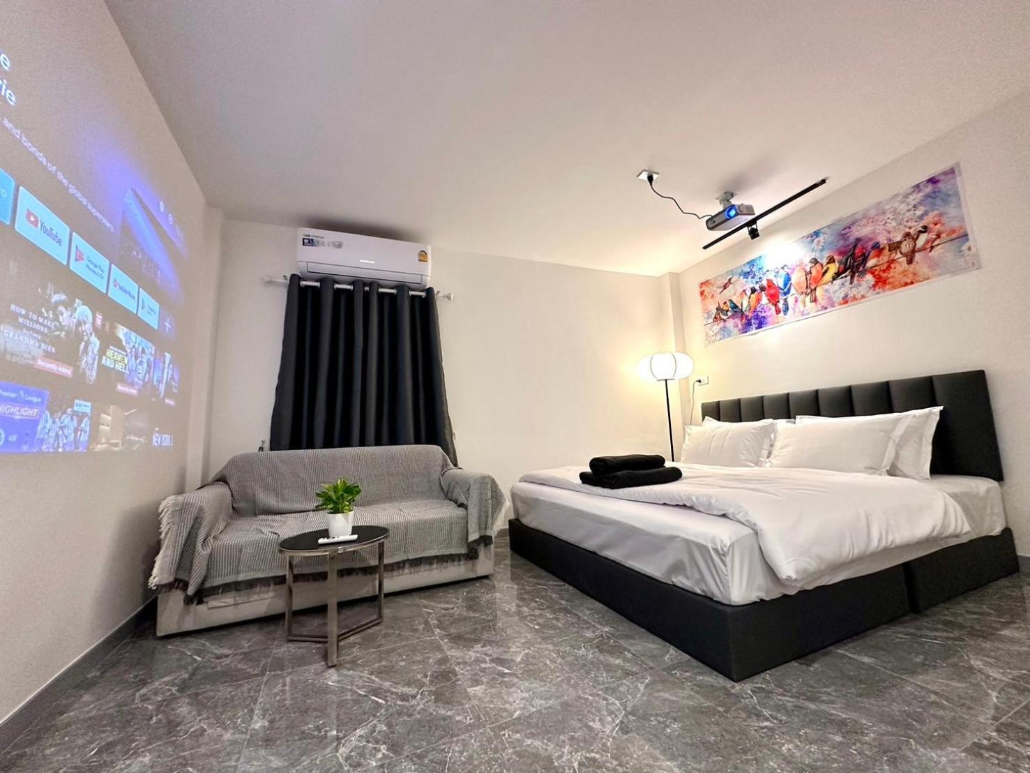 Albergue The White Den Chatuchak *
