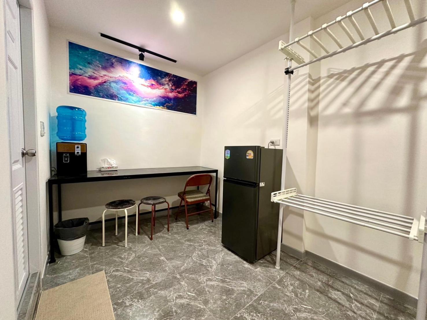 The White Den Chatuchak Albergue