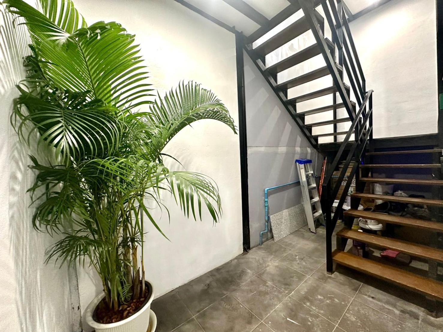 The White Den Chatuchak Albergue