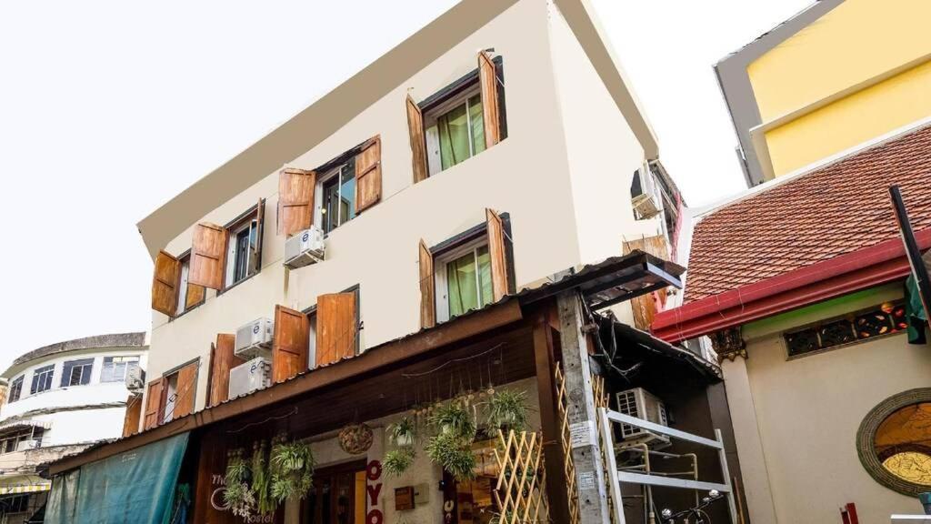 Hostel 100 Years Building Old Town By Seen Bangkok