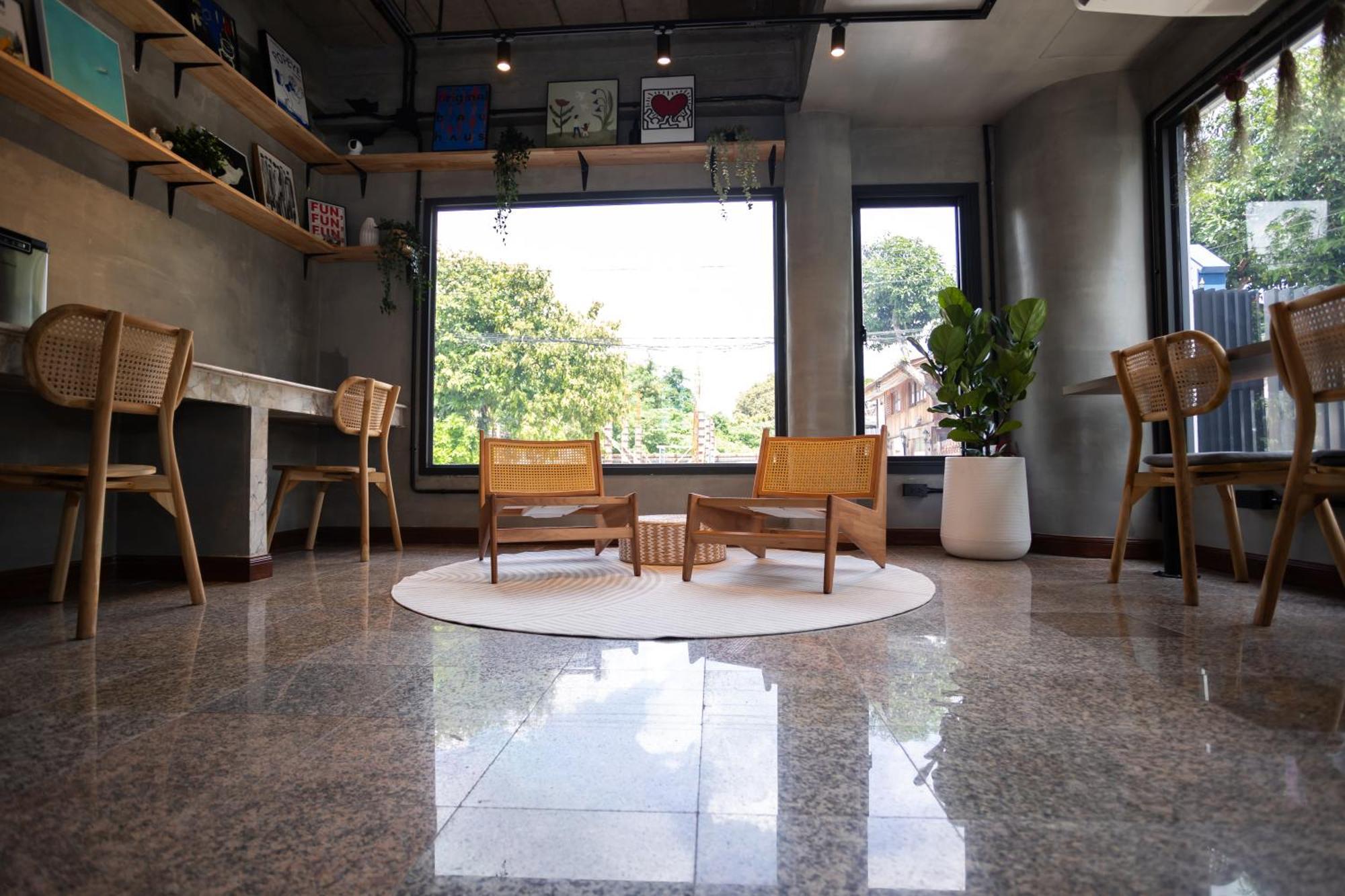 Capsulehotel Dmk Place *