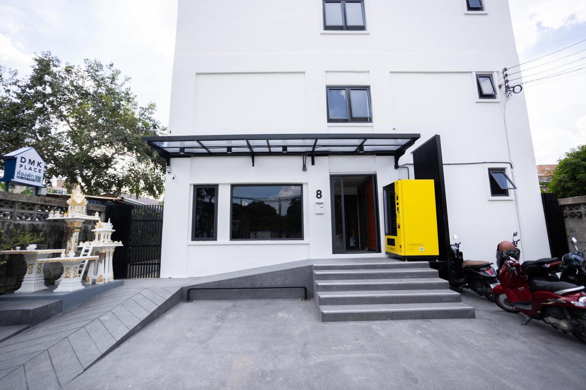 Dmk Place Capsulehotel