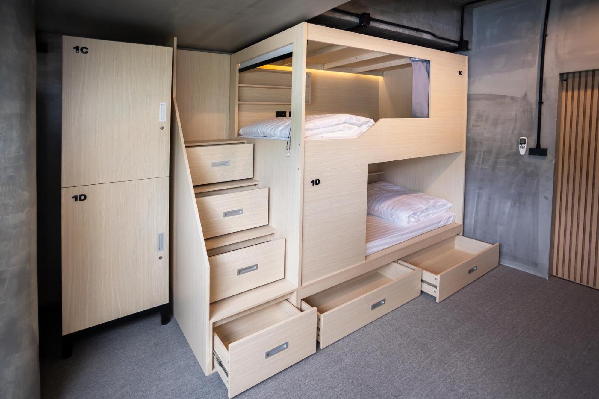 Dmk Place Capsulehotel *