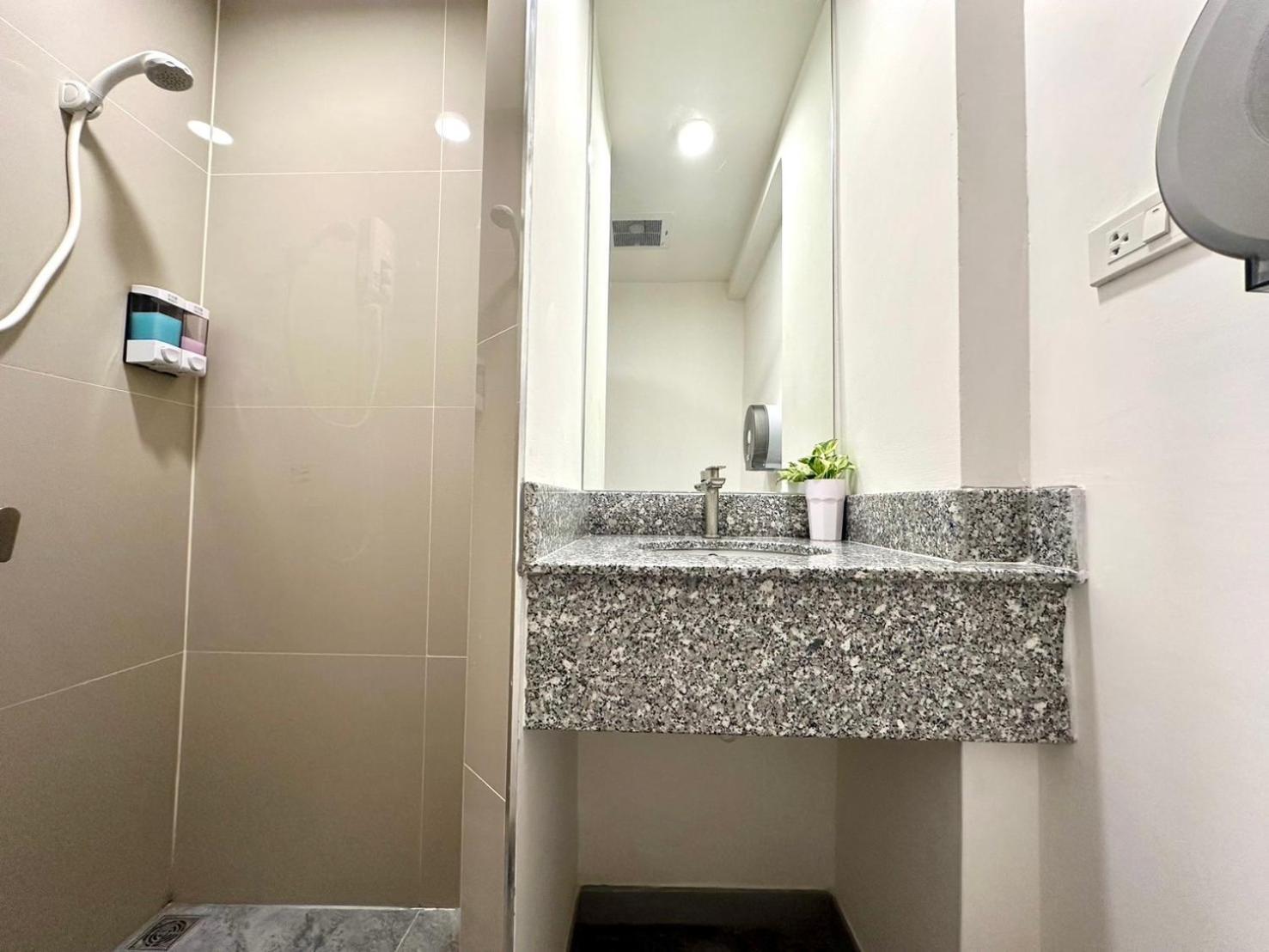 Albergue The White Den Chatuchak *