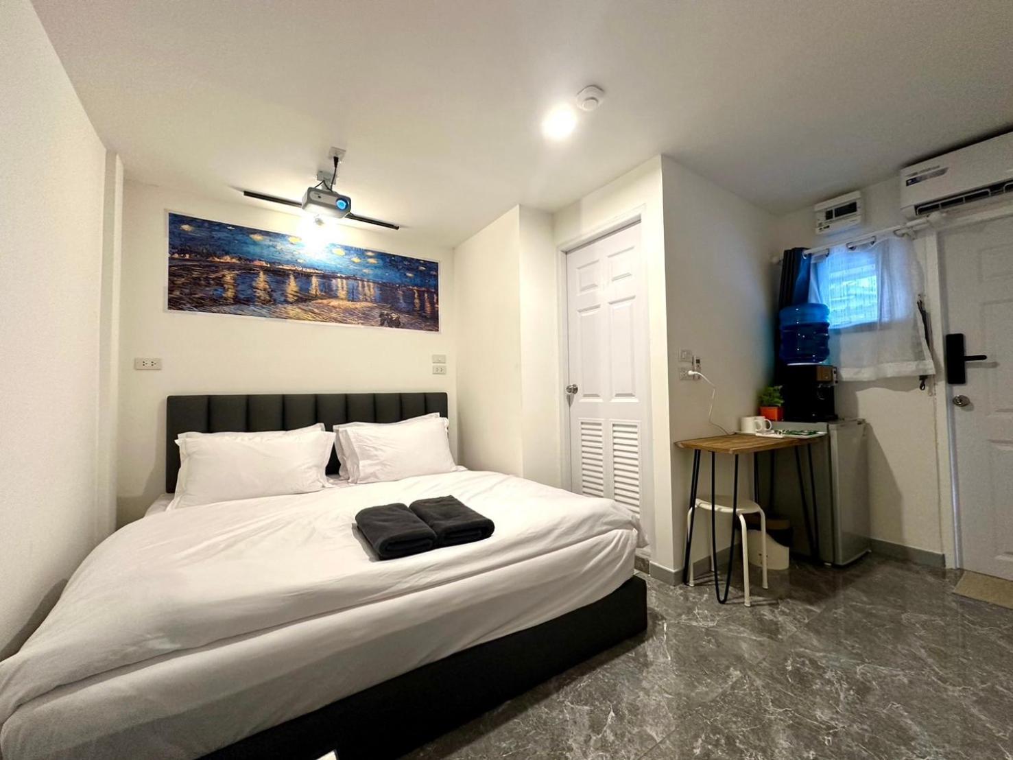 The White Den Chatuchak Albergue Banguecoque