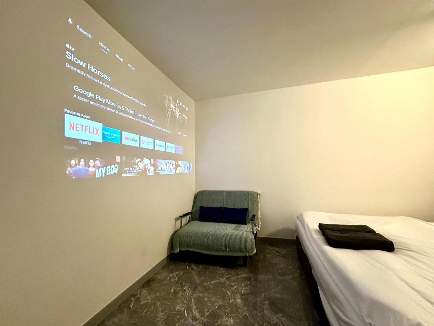 Albergue The White Den Chatuchak *