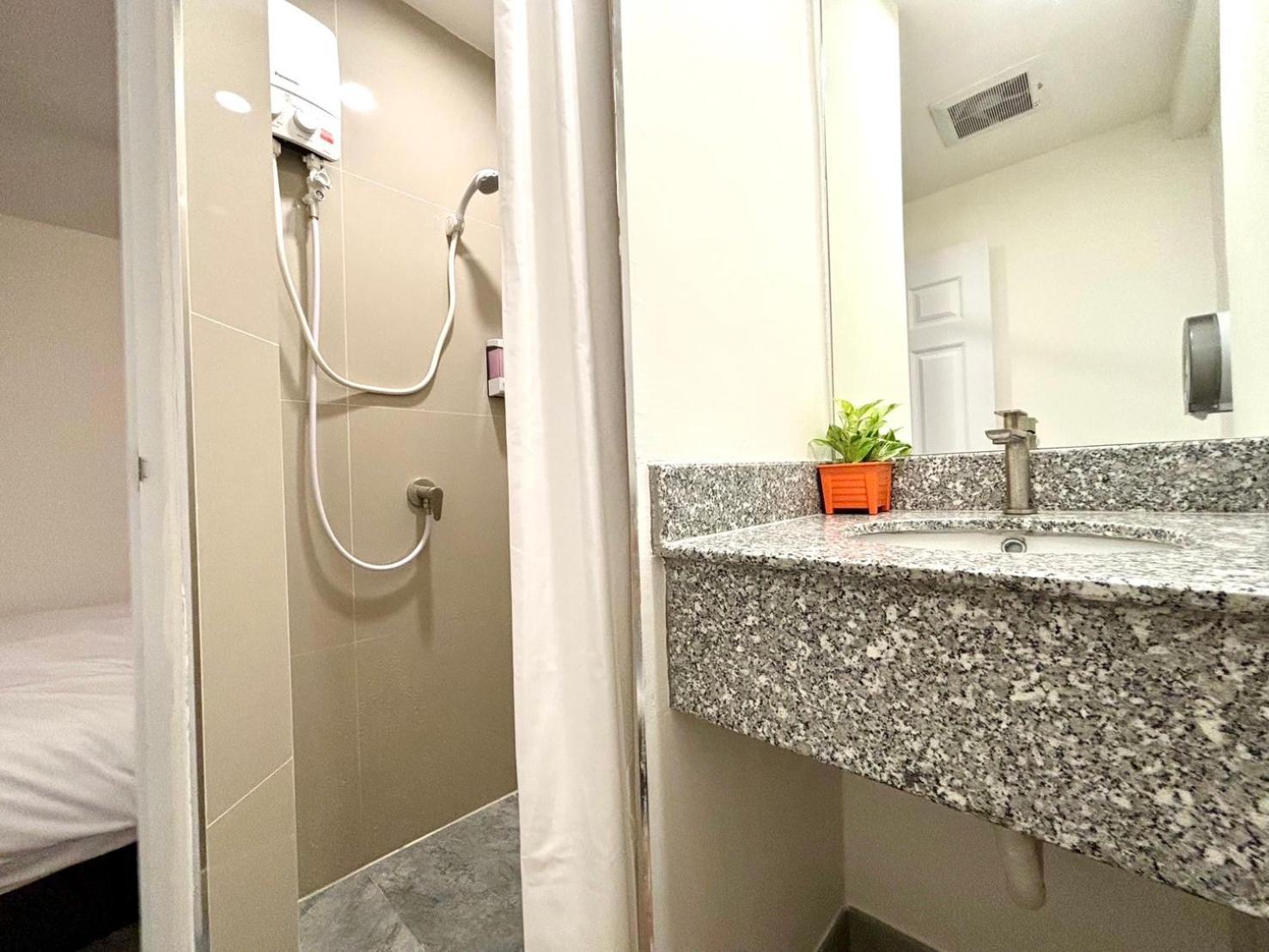 Albergue The White Den Chatuchak Banguecoque