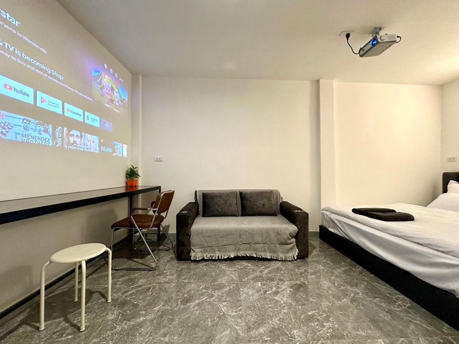 Albergue The White Den Chatuchak *