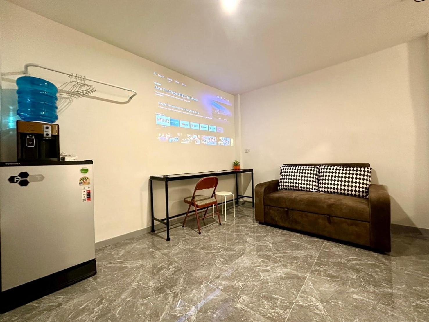 Albergue The White Den Chatuchak *