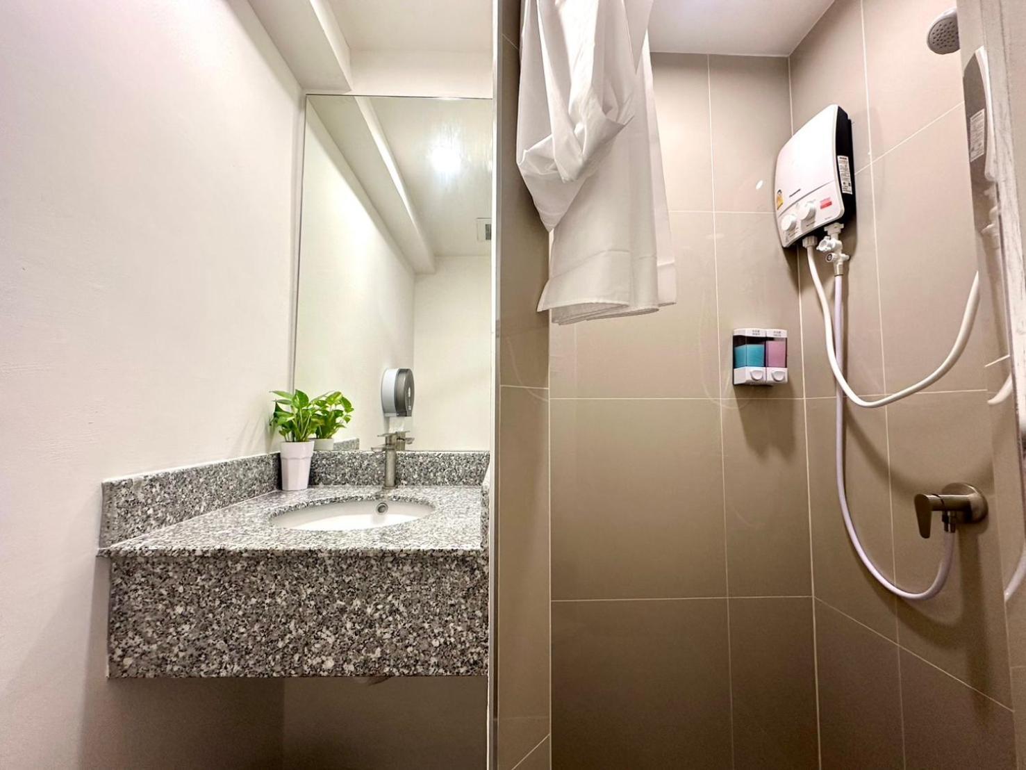 Albergue The White Den Chatuchak *