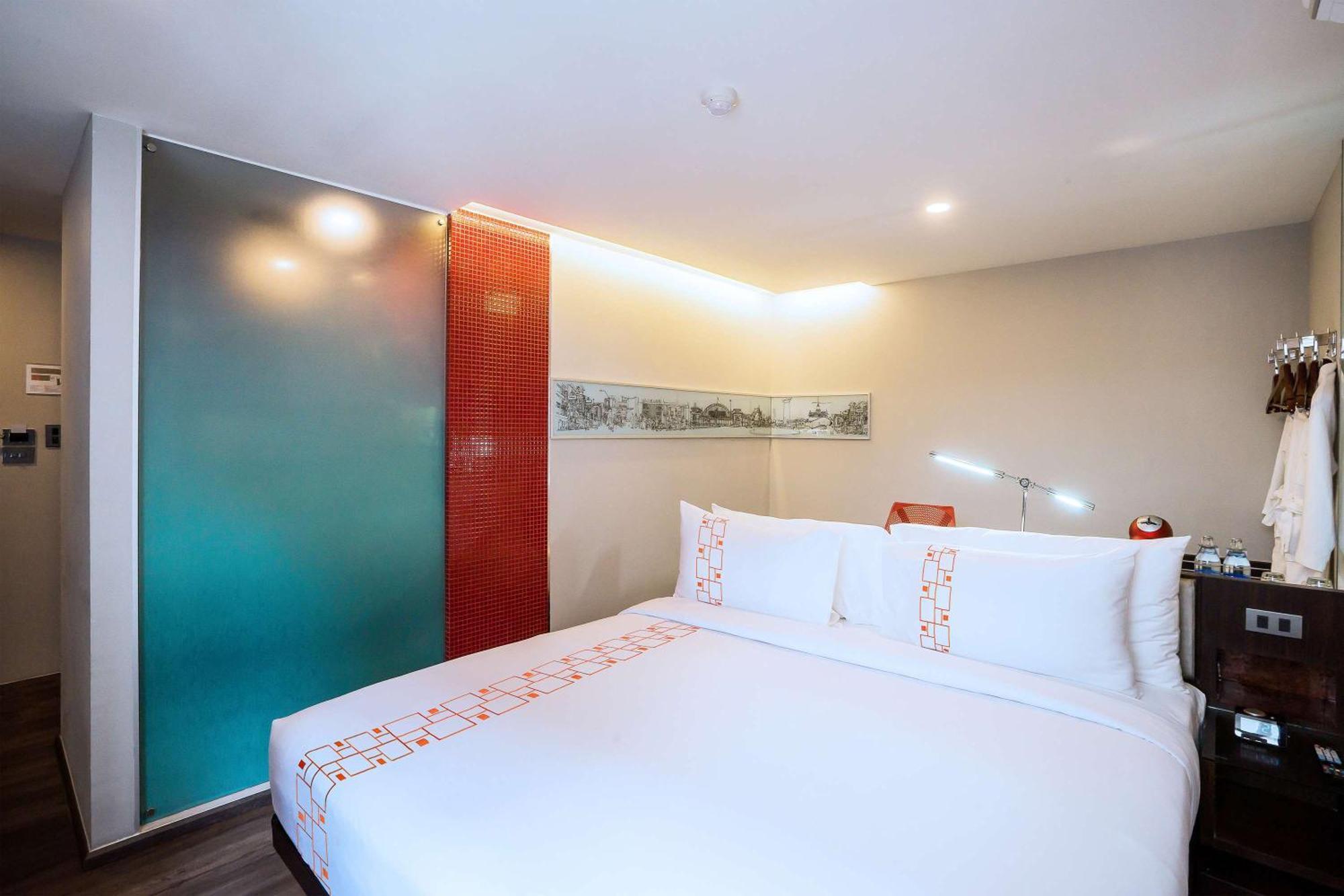Vib Western Sanam Pao Hotel