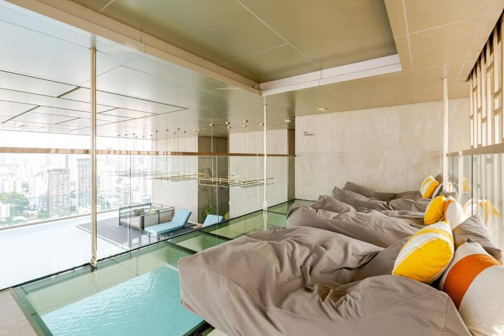 Pet Friendly Modern Nest Asoke Apartment Bangkok