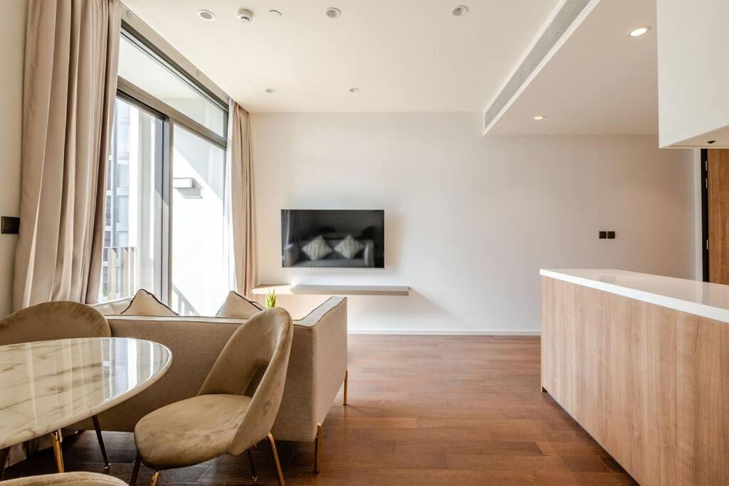 Pet Friendly Modern Nest Asoke Bangkok