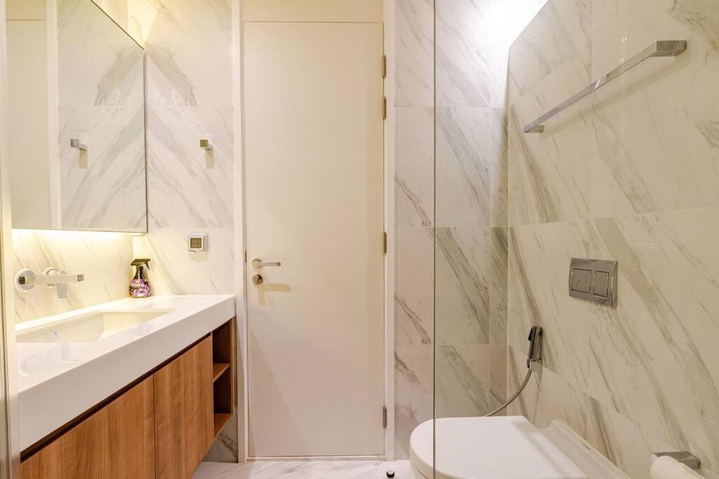 Pet Friendly Modern Nest Asoke Bangkok