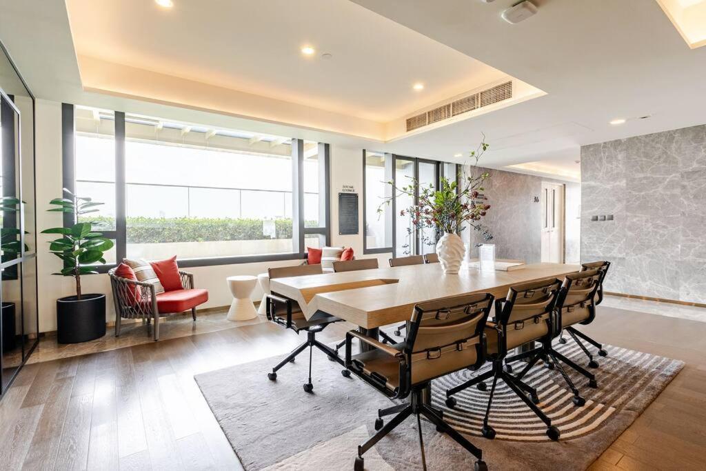 Pet Friendly Modern Nest Asoke Bangkok