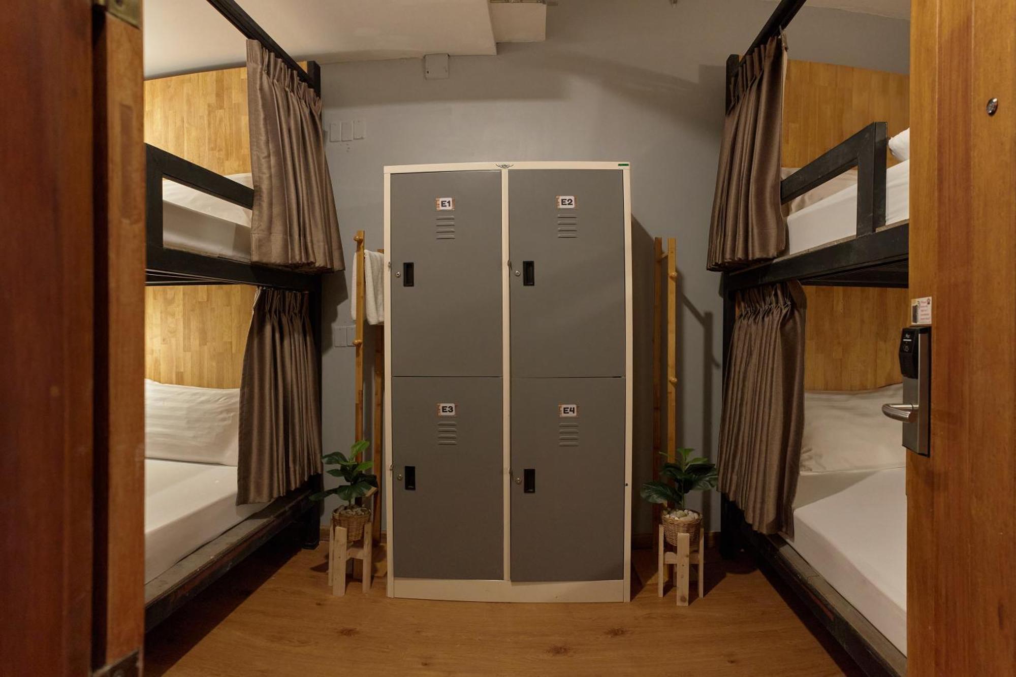 308m2 8 Slaapkamer, 6 Privé Badkamer In Siam Bangkok