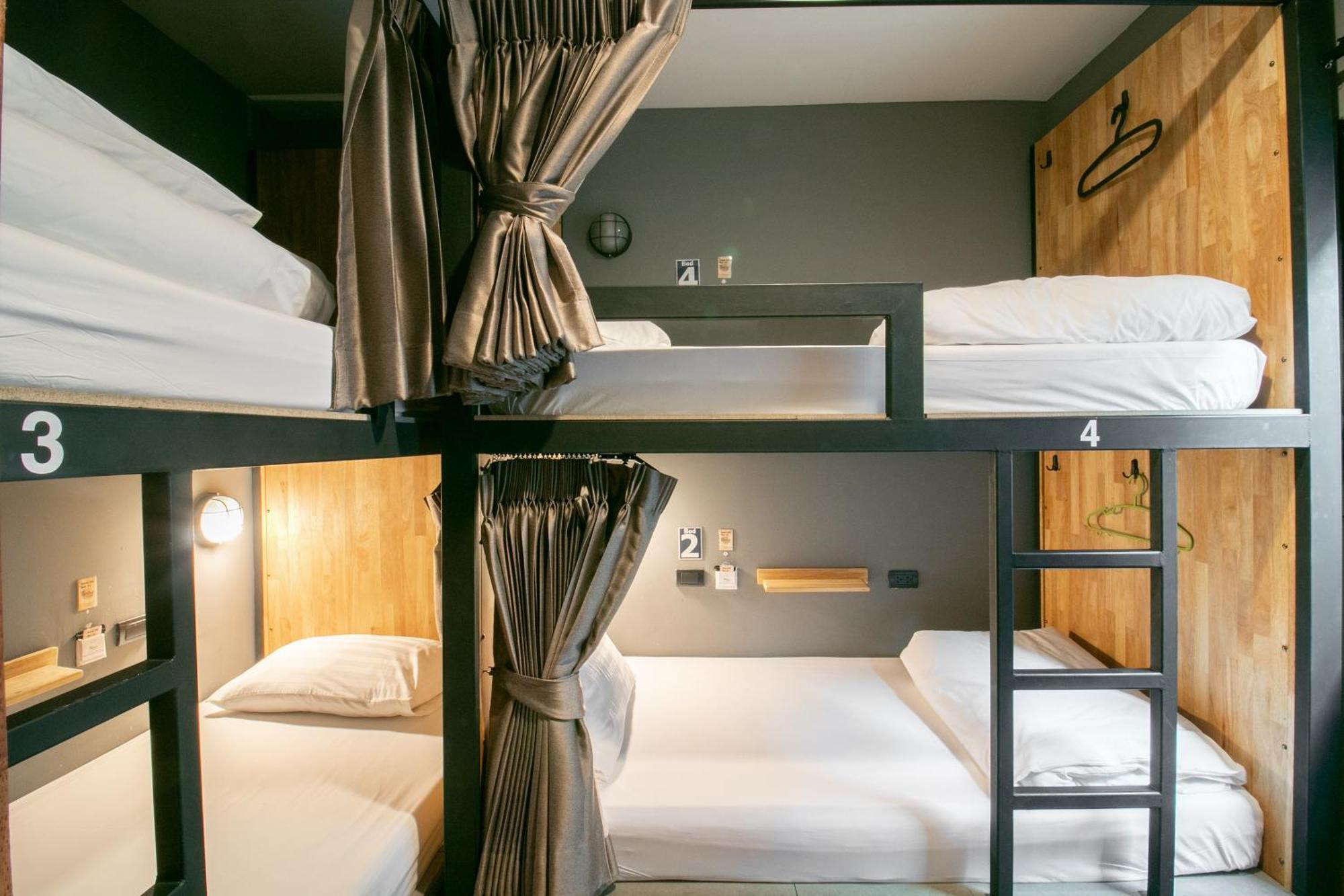 308m2 8 Slaapkamer, 6 Privé Badkamer In Siam Hostel