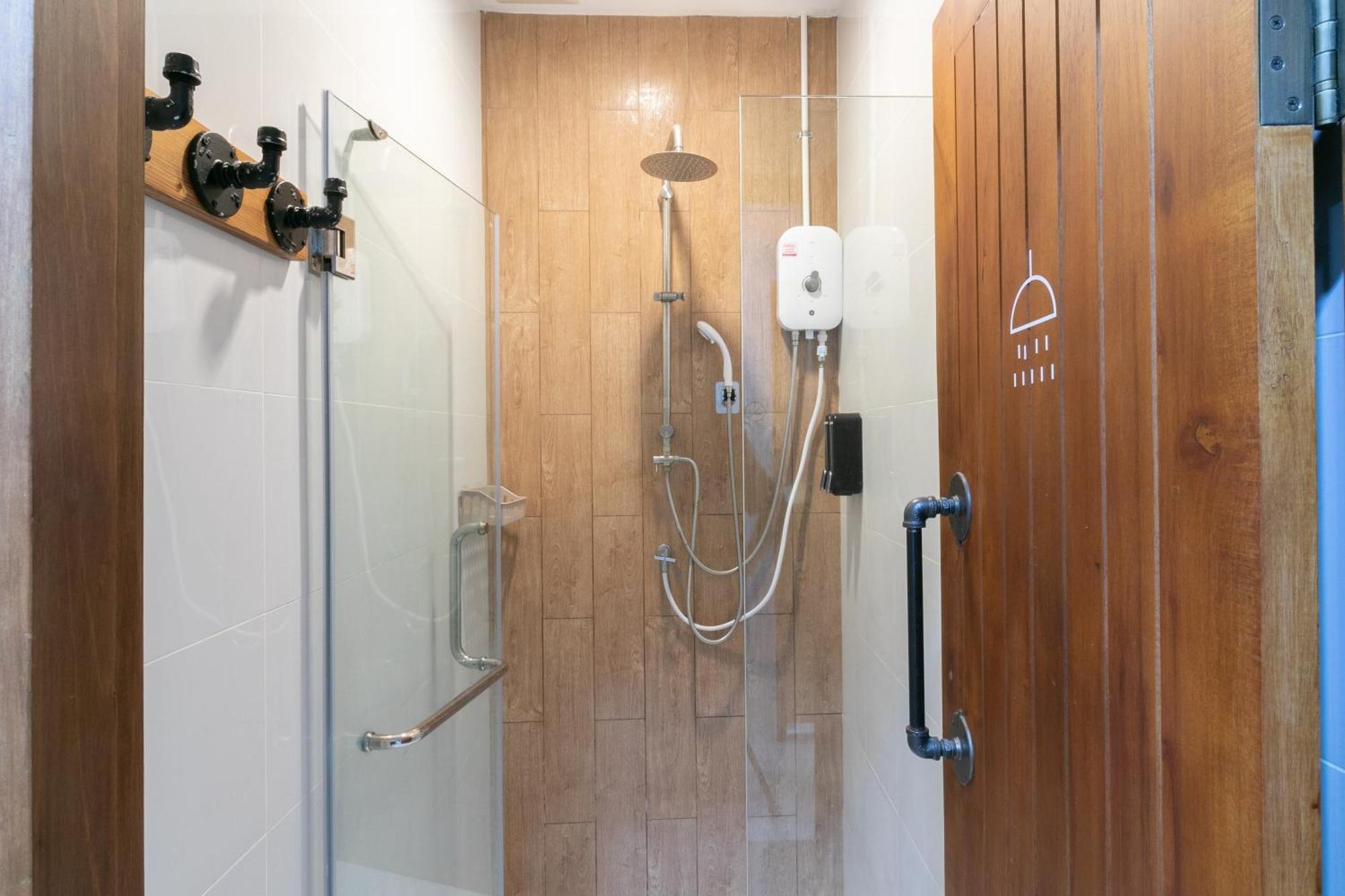 308m2 8 Slaapkamer, 6 Privé Badkamer In Siam