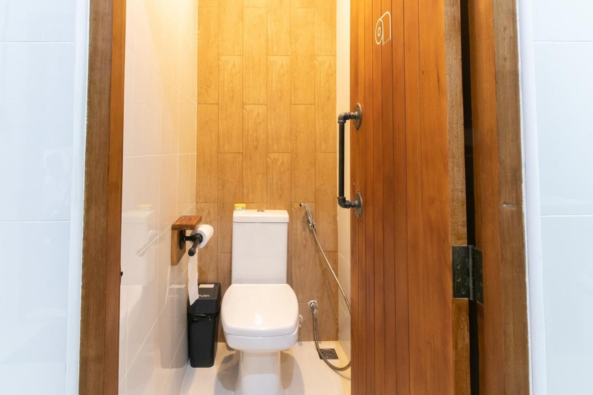 308m2 8 Slaapkamer, 6 Privé Badkamer In Siam Hostel