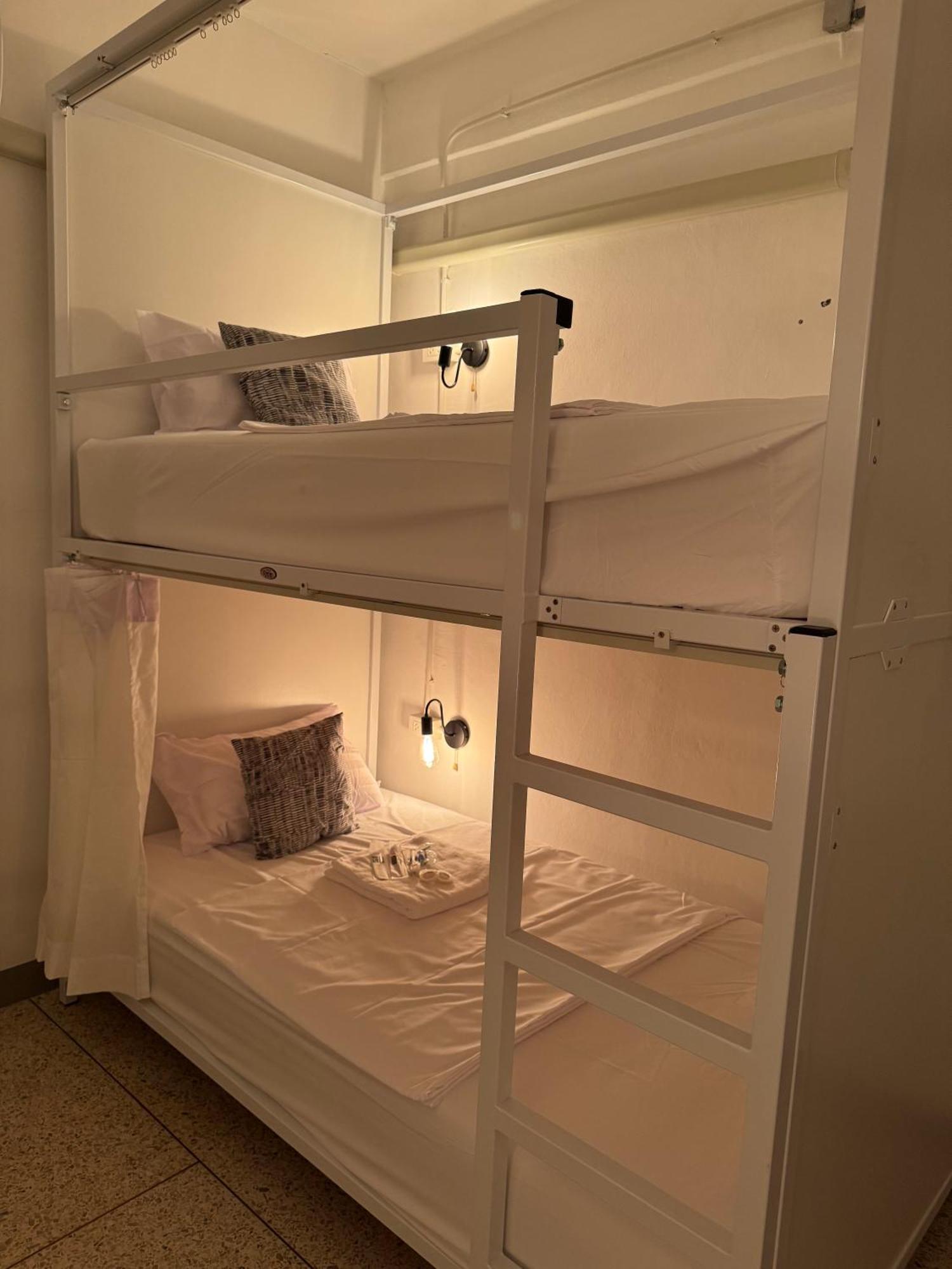 Twenty Two Place - Sukhumvit 22 Hostel Bangkok