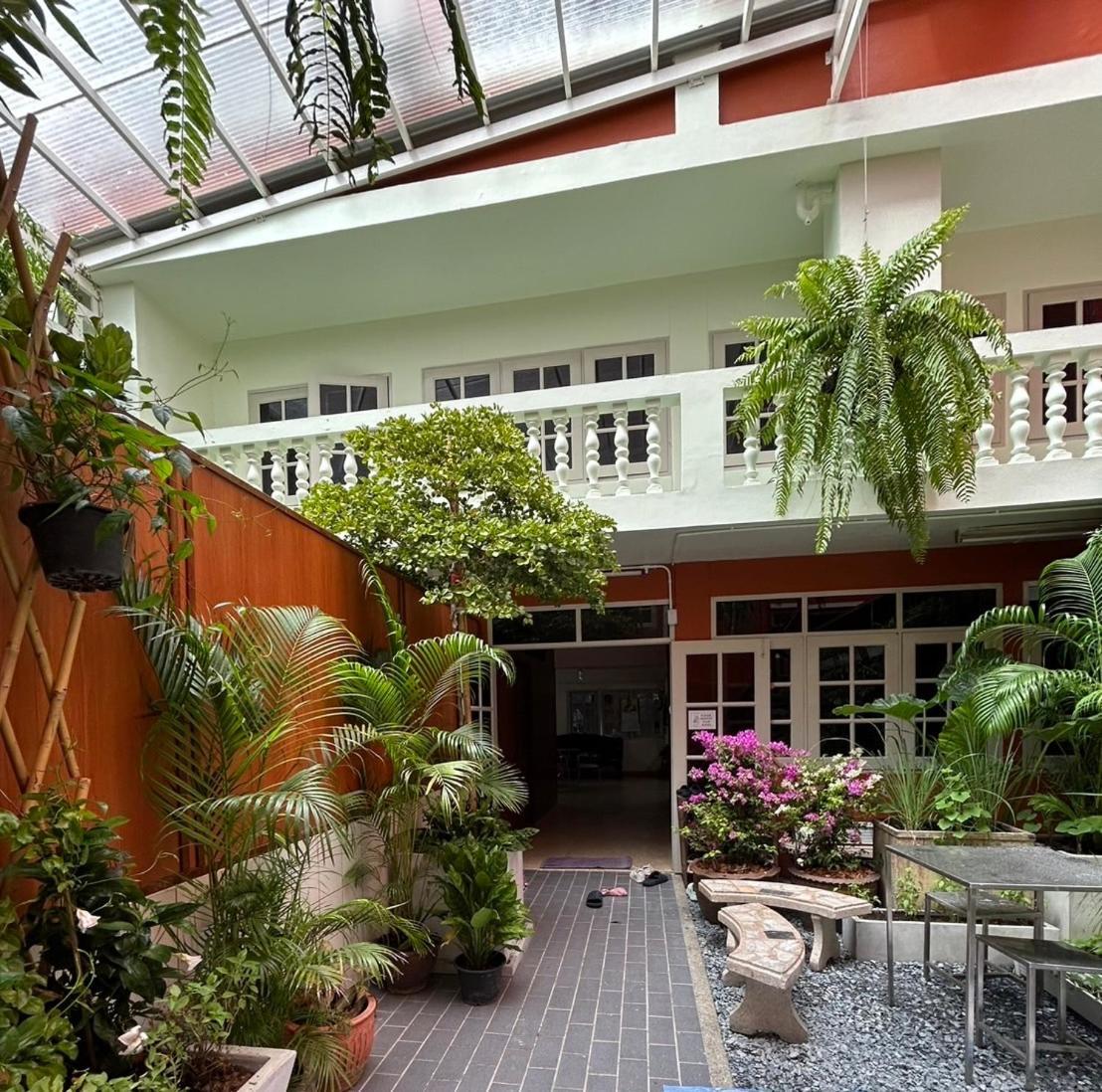Casa de hóspedes Vonden Garden By Merry V Banguecoque