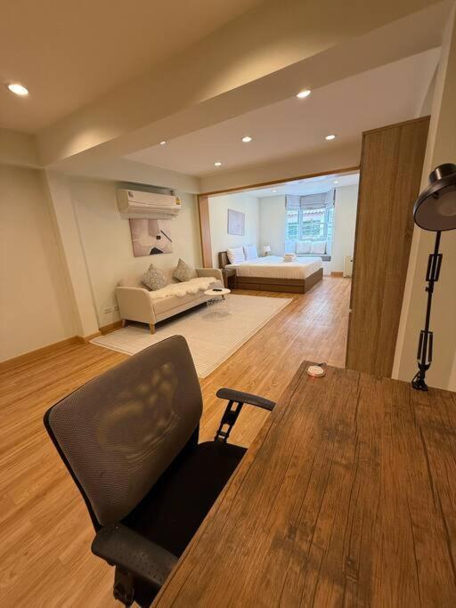 Huge 4 Story Japanese House Sleeps 9 Center *