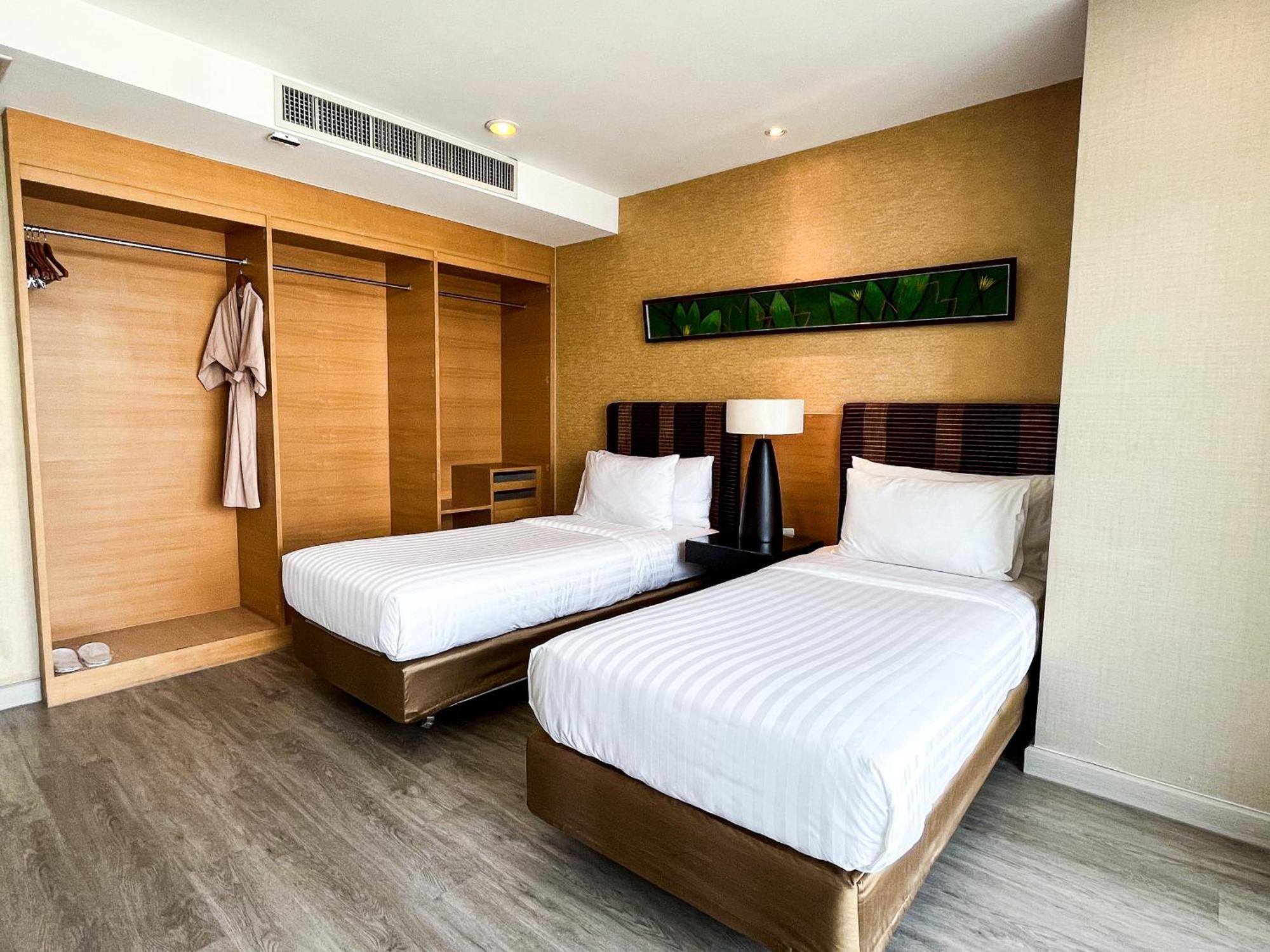 Urbana Sathorn, Hotel