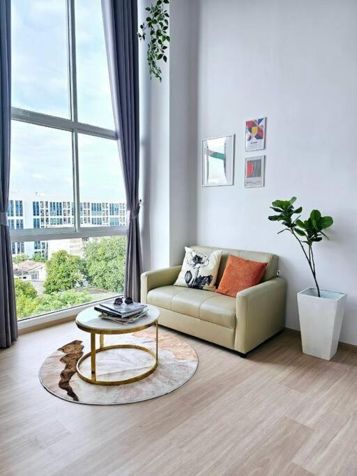 Midtown Duplex Ratchayothin 272 Appartement *