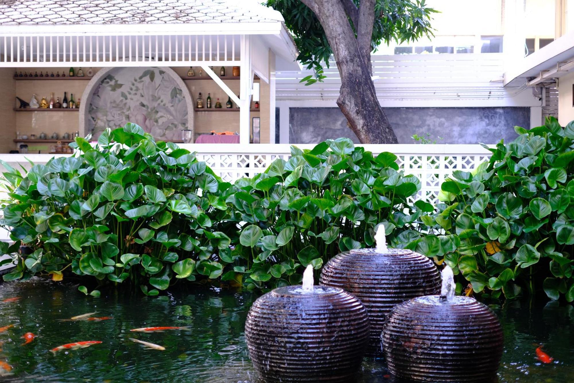 Hotel Feung Nakorn Balcony Rooms&cafe 3*