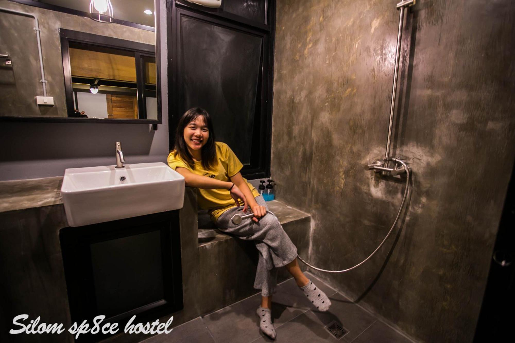 Silom Space Hostel *