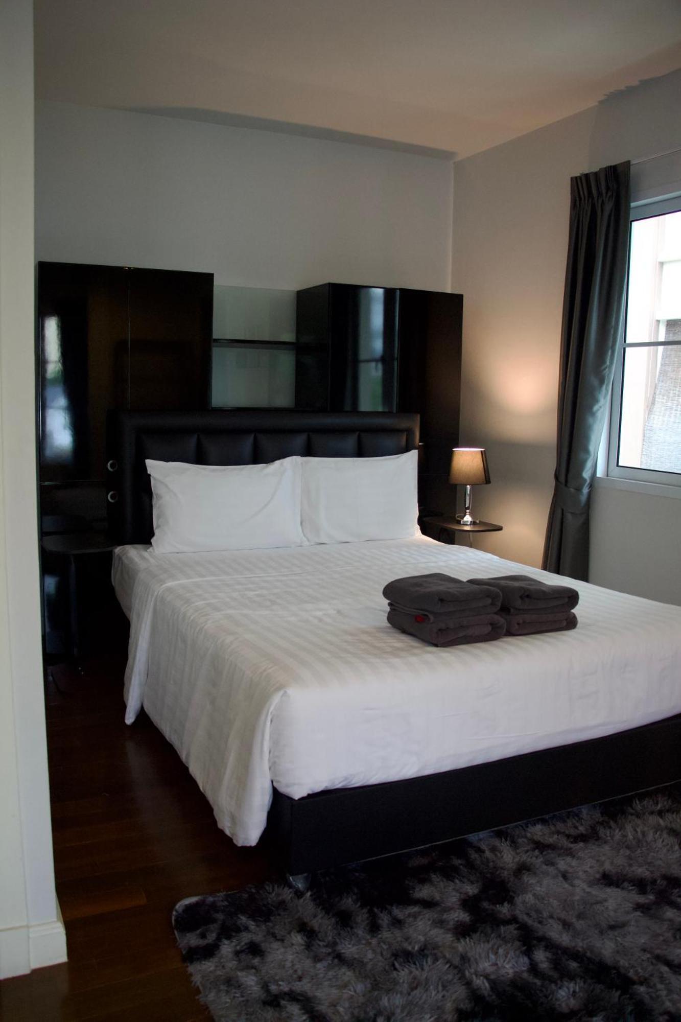 Entire Townhome 3br3b, Pool, Sukhumvit-emsphere Bangkok