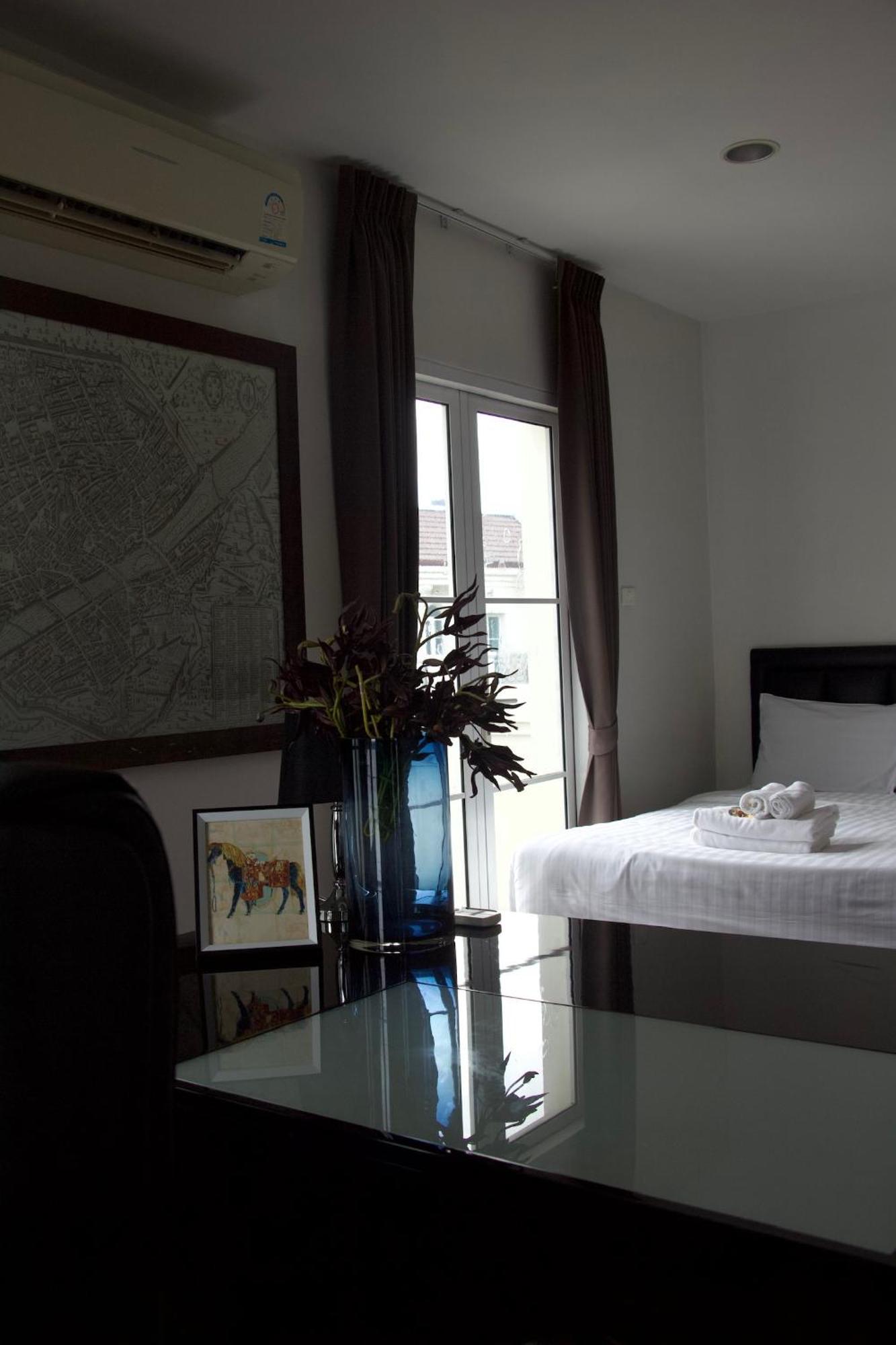 Entire Townhome 3br3b, Pool, Sukhumvit-emsphere Apartamento Bangkok