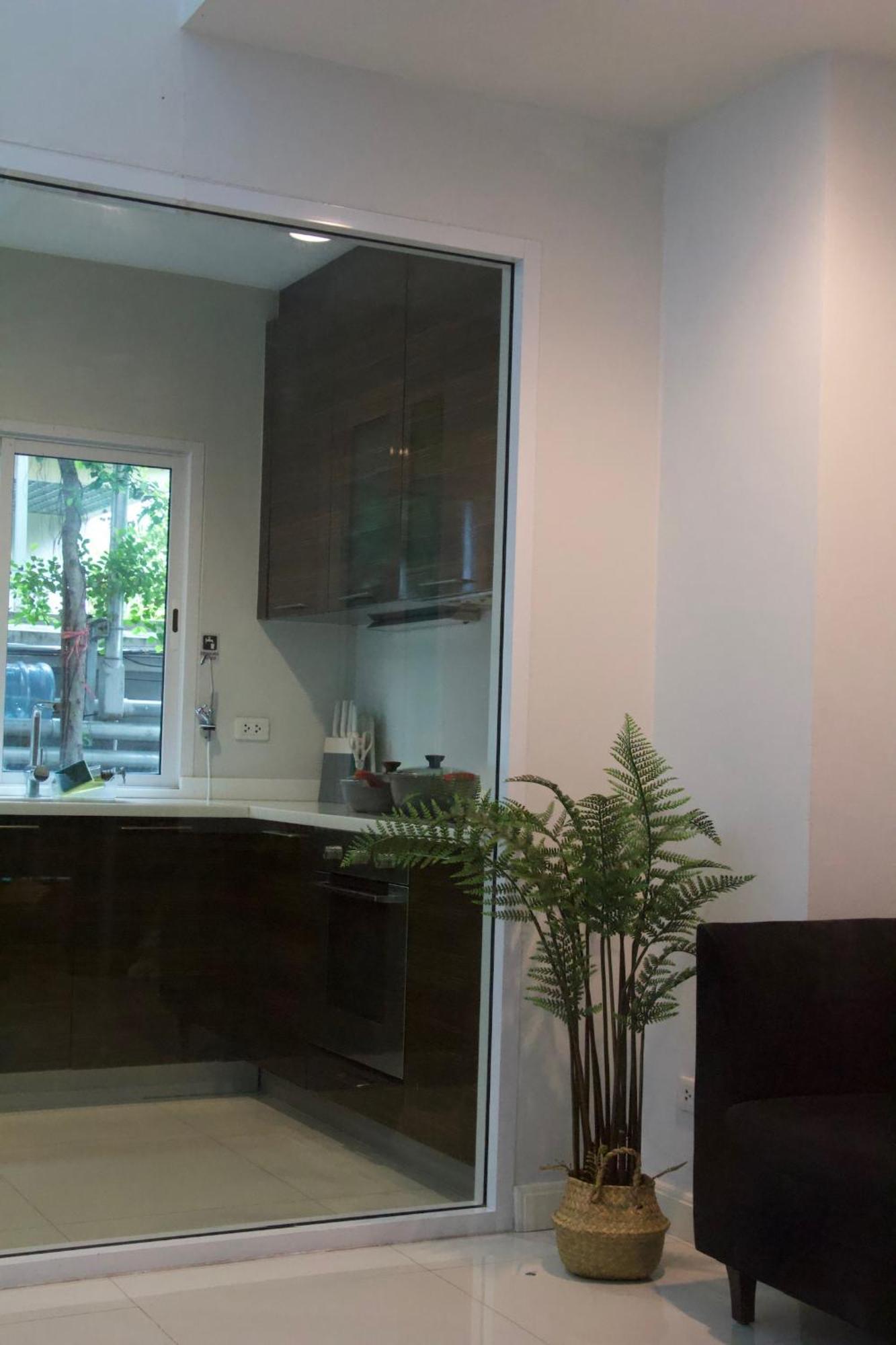 Entire Townhome 3br3b, Pool, Sukhumvit-emsphere Bangkok