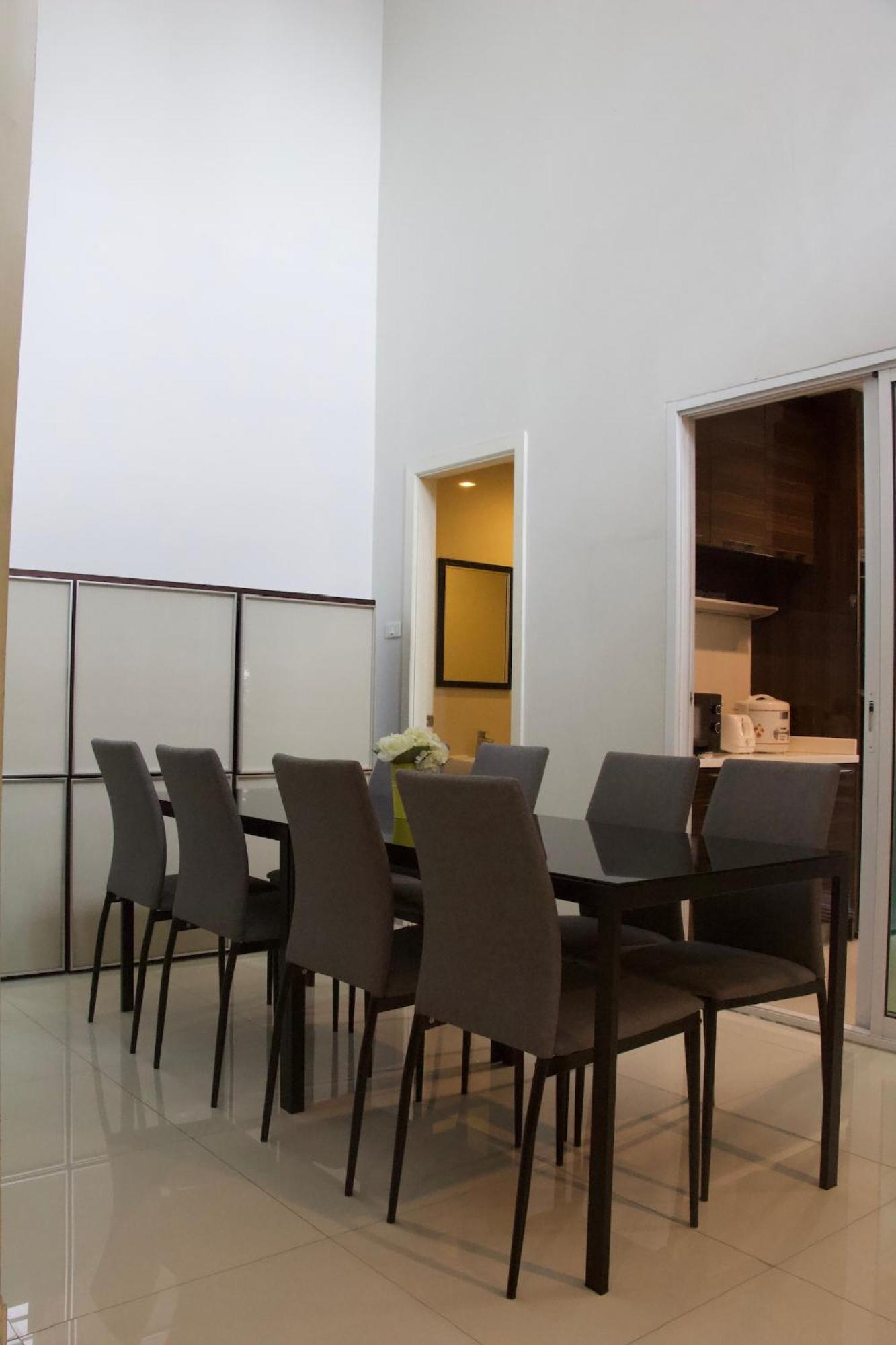 Entire Townhome 3br3b, Pool, Sukhumvit-emsphere Apartamento Bangkok